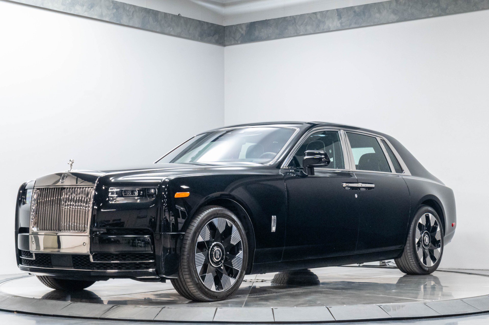 Used 2024 Rolls-Royce Phantom Sedan w/ The Phantom Package RWD image 3