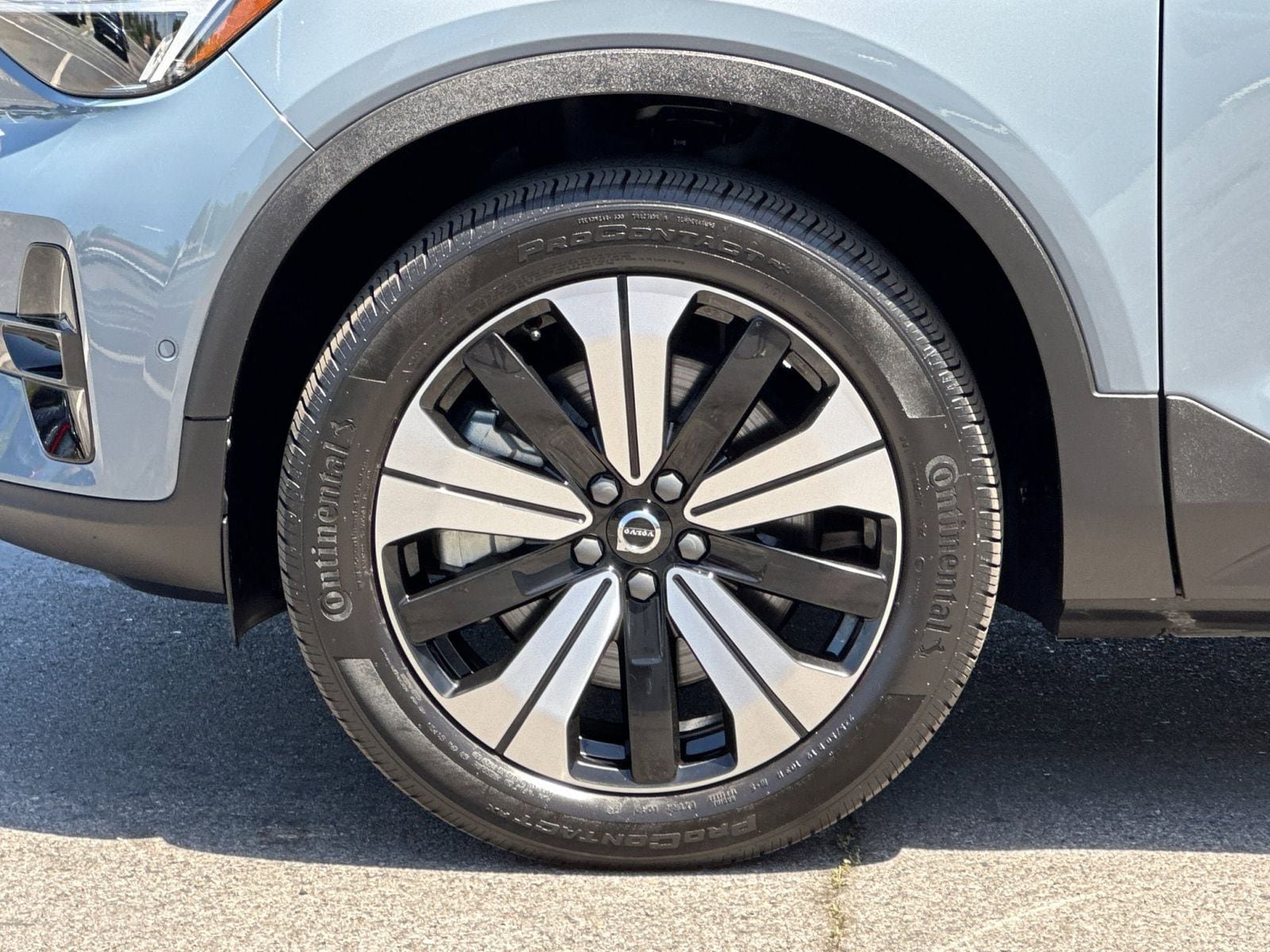Certified 2023 Volvo C40 P8 Recharge Plus AWD/4WD image 30