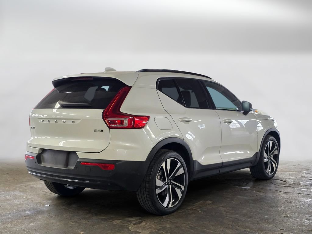 Certified 2024 Volvo XC40 B5 Plus w/ Protection Package Premier AWD/4WD image 5