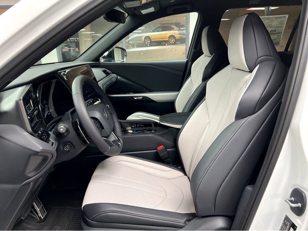 New 2026 Lexus TX 500h AWD image 9