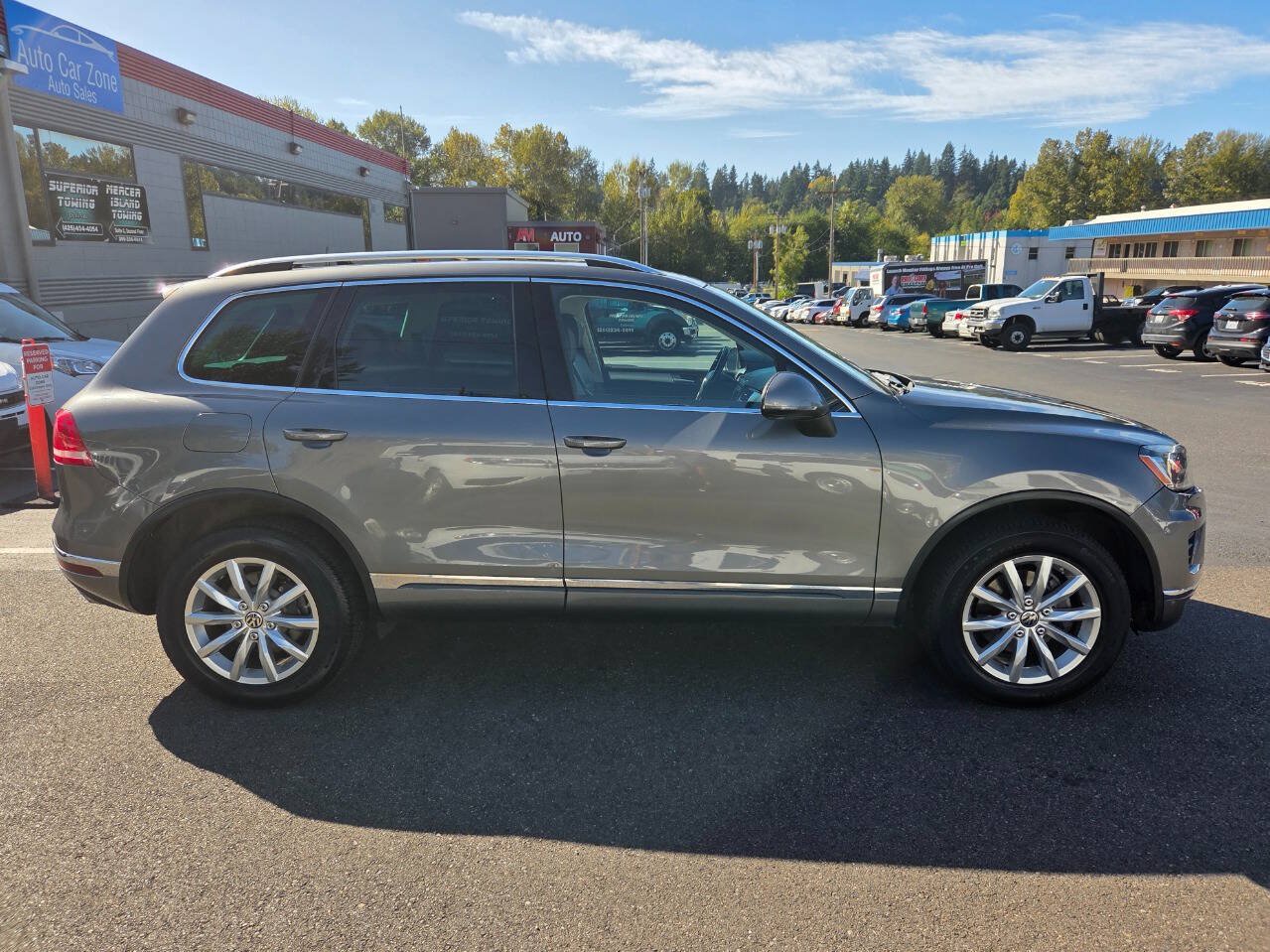 Used 2015 Volkswagen Touareg Sport AWD/4WD image 8