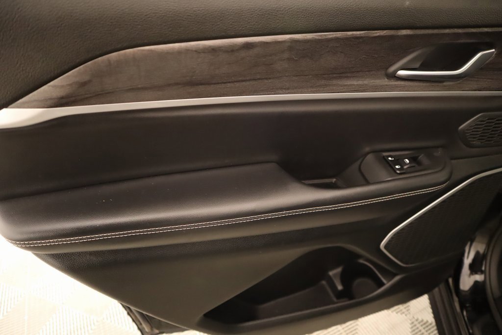 Used 2021 Jeep Grand Cherokee L Limited image 18