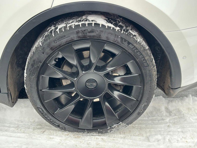 Used 2021 Tesla Model Y Long Range AWD/4WD image 11