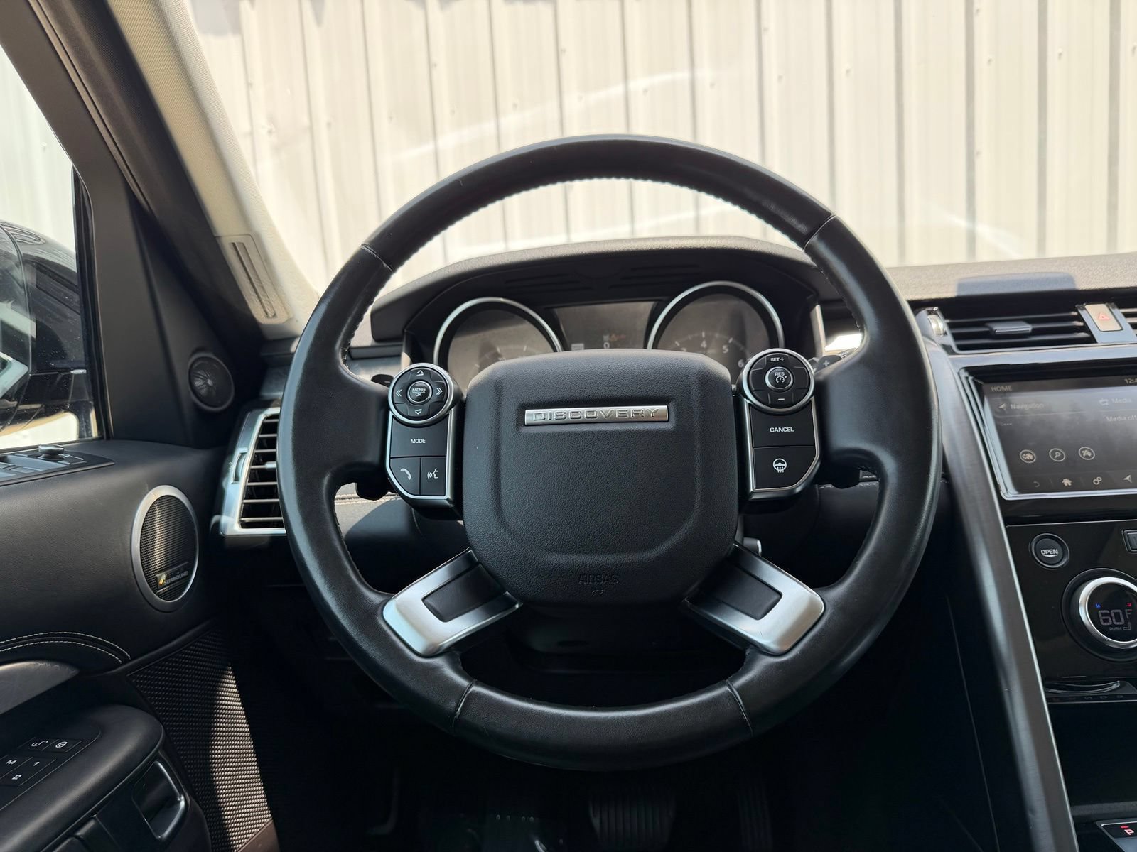 Used 2017 Land Rover Discovery First Edition AWD/4WD image 14