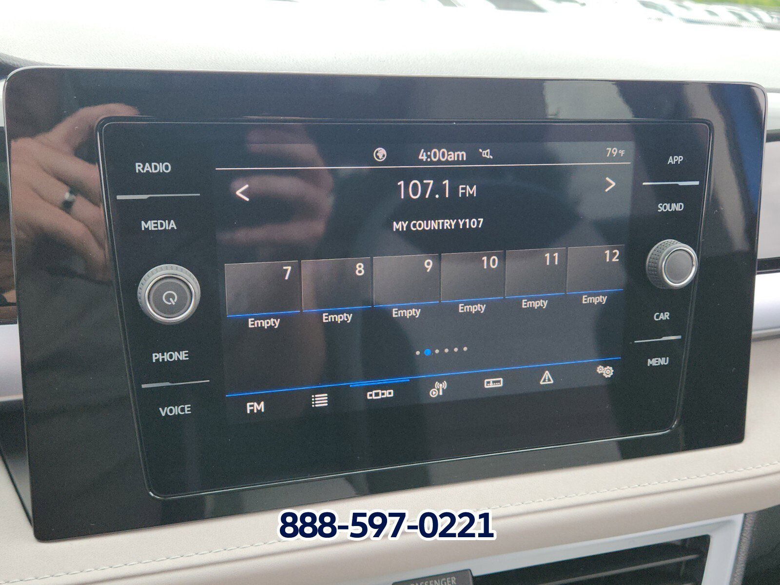 New 2025 Volkswagen Taos SE image 11