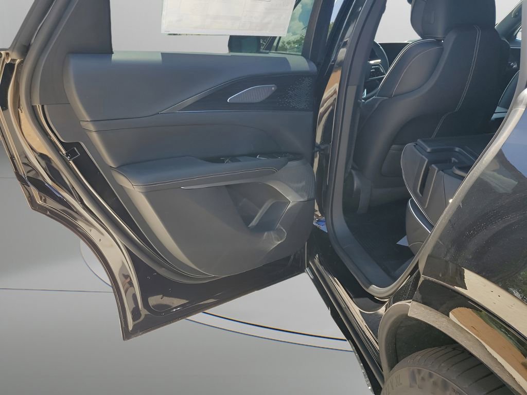 New 2026 Cadillac Lyriq V image 19