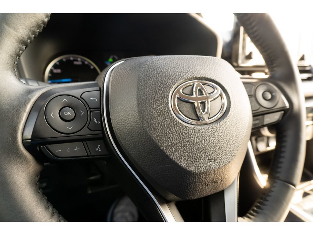 Used 2022 Toyota RAV4 XLE Premium AWD/4WD image 31