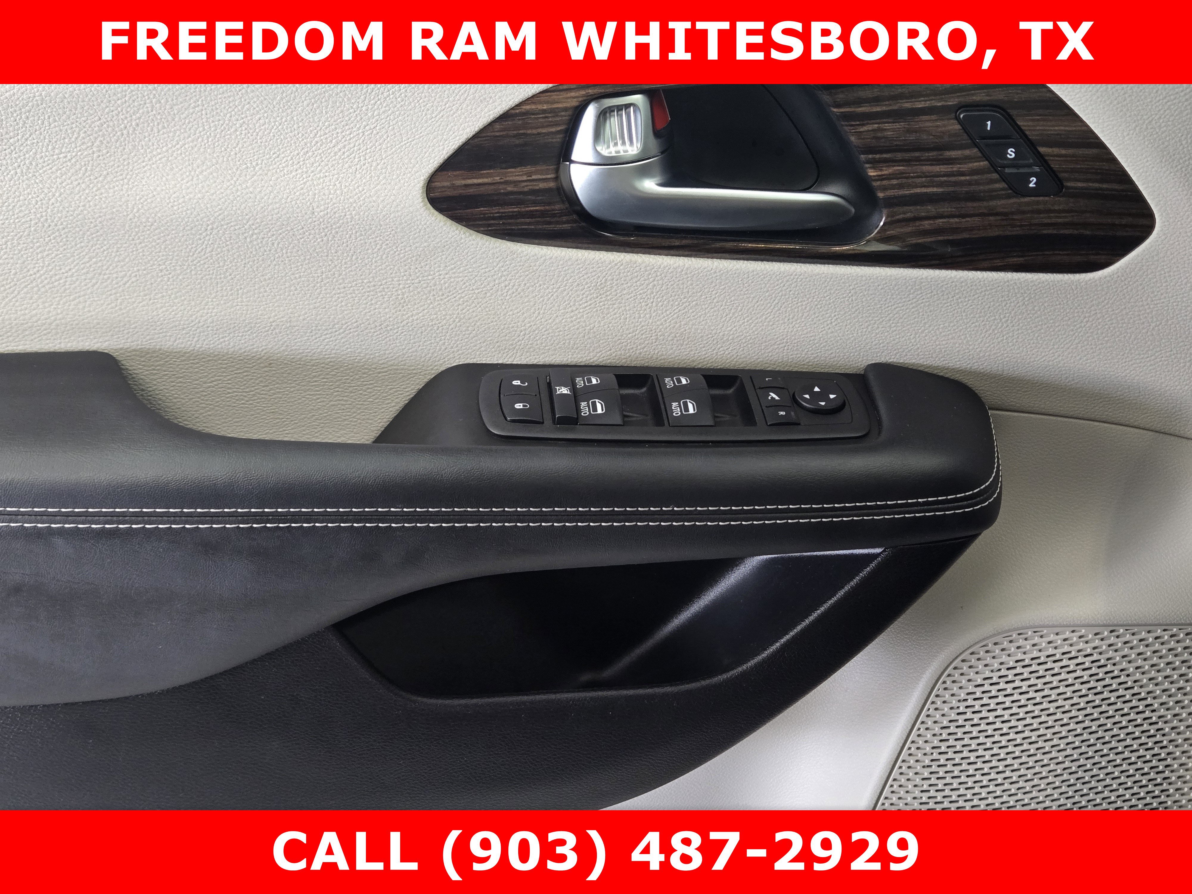 Used 2023 Chrysler Pacifica Limited FWD image 17