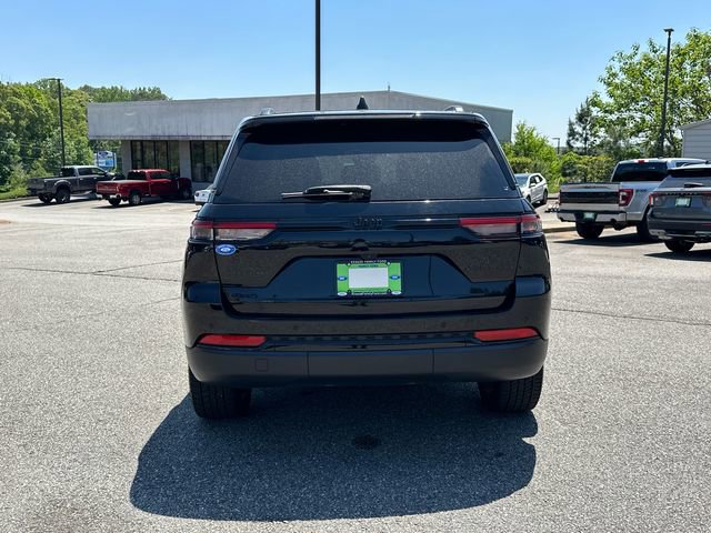 Used 2023 Jeep Grand Cherokee Altitude AWD/4WD image 6