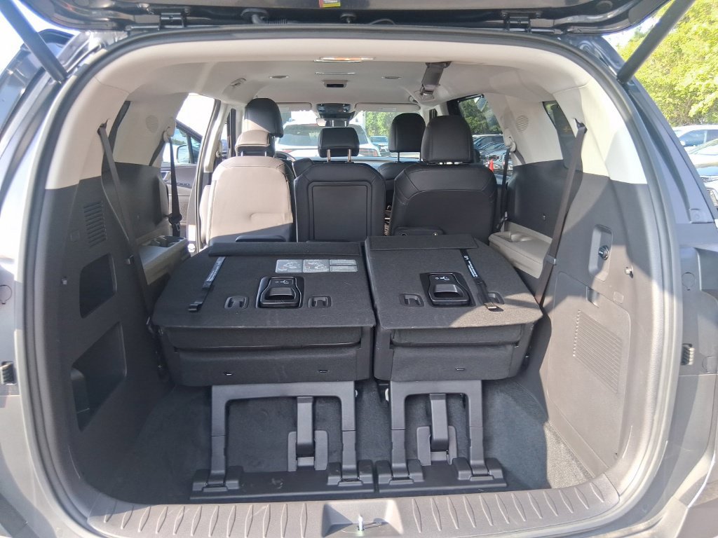 Certified 2026 Kia Carnival EX FWD image 17
