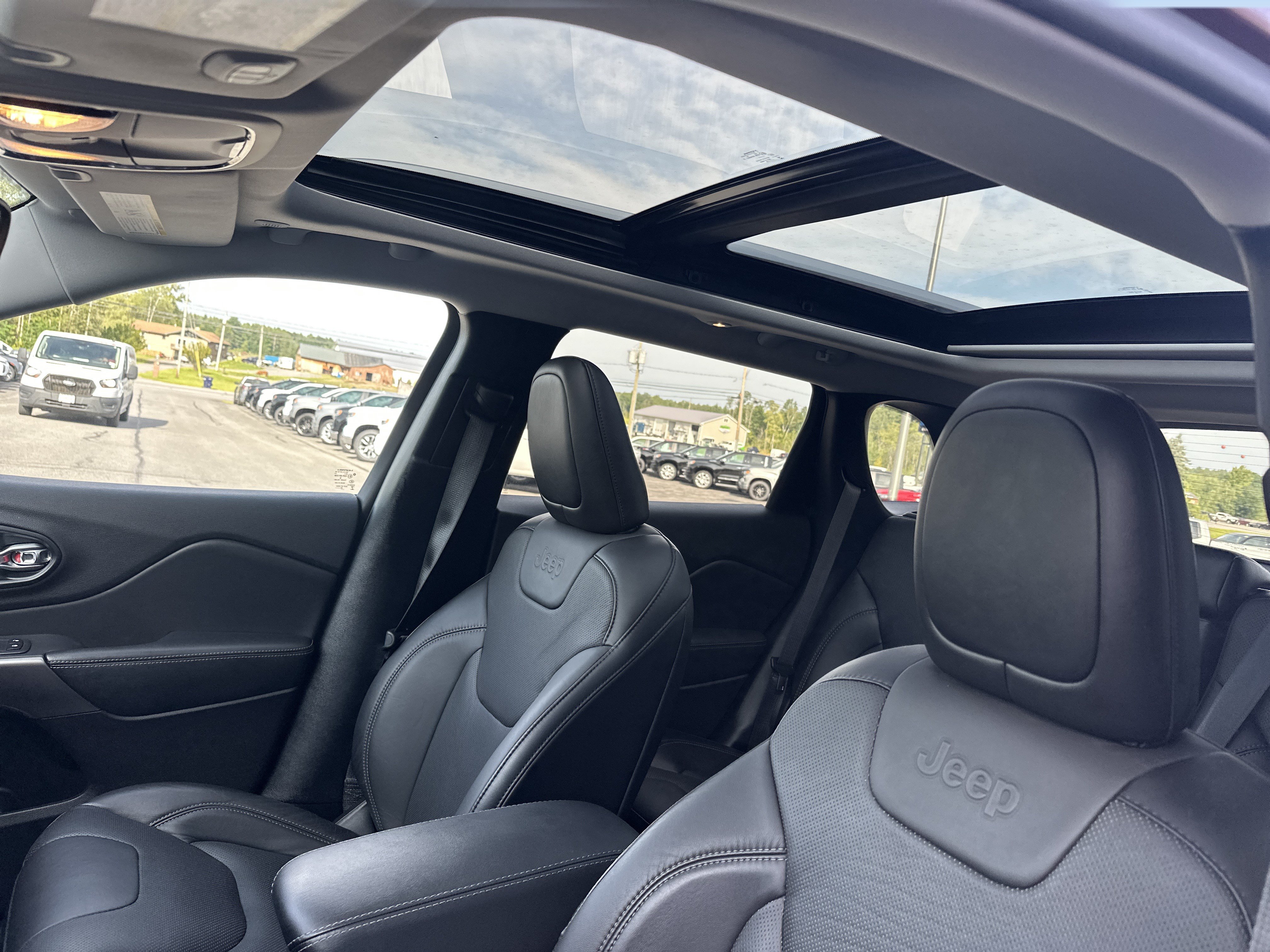 Used 2021 Jeep Cherokee Limited AWD/4WD image 8