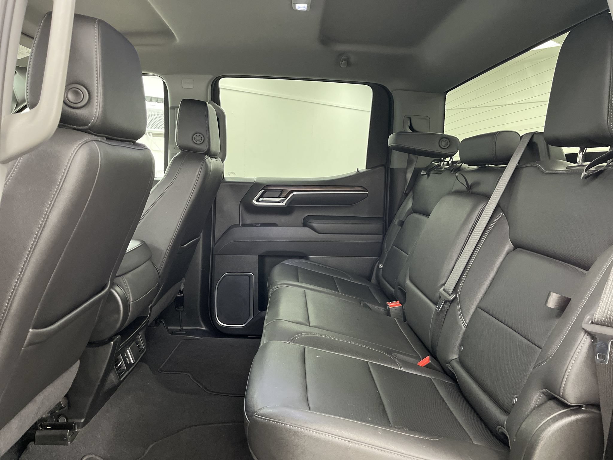 Used 2025 GMC Sierra 1500 SLT RWD image 14