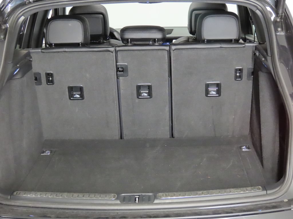 Certified 2025 Porsche Macan AWD/4WD image 46