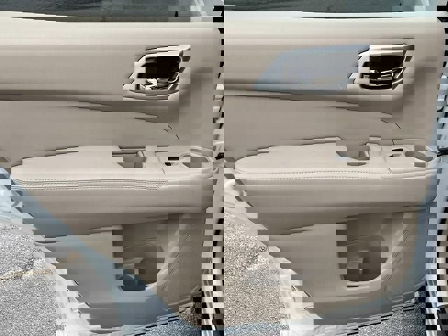 Used 2015 Nissan Pathfinder Platinum w/ Family Entertainment Package image 18