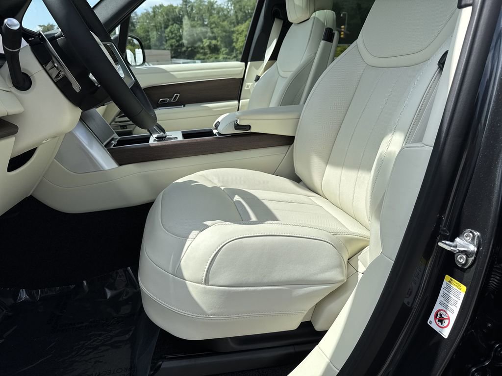 New 2025 Land Rover Range Rover SE image 16