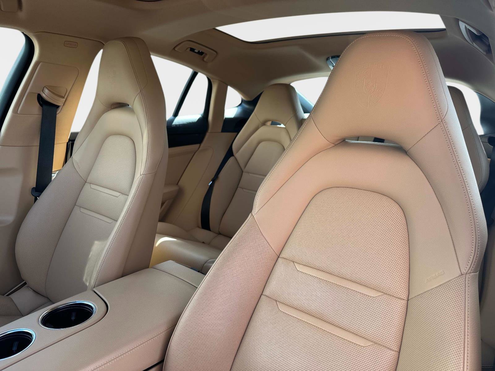 Used 2022 Porsche Panamera image 19