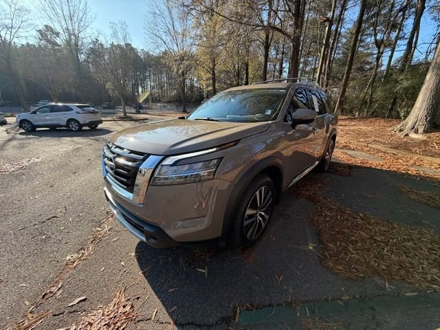 Used 2024 Nissan Pathfinder Platinum video 2