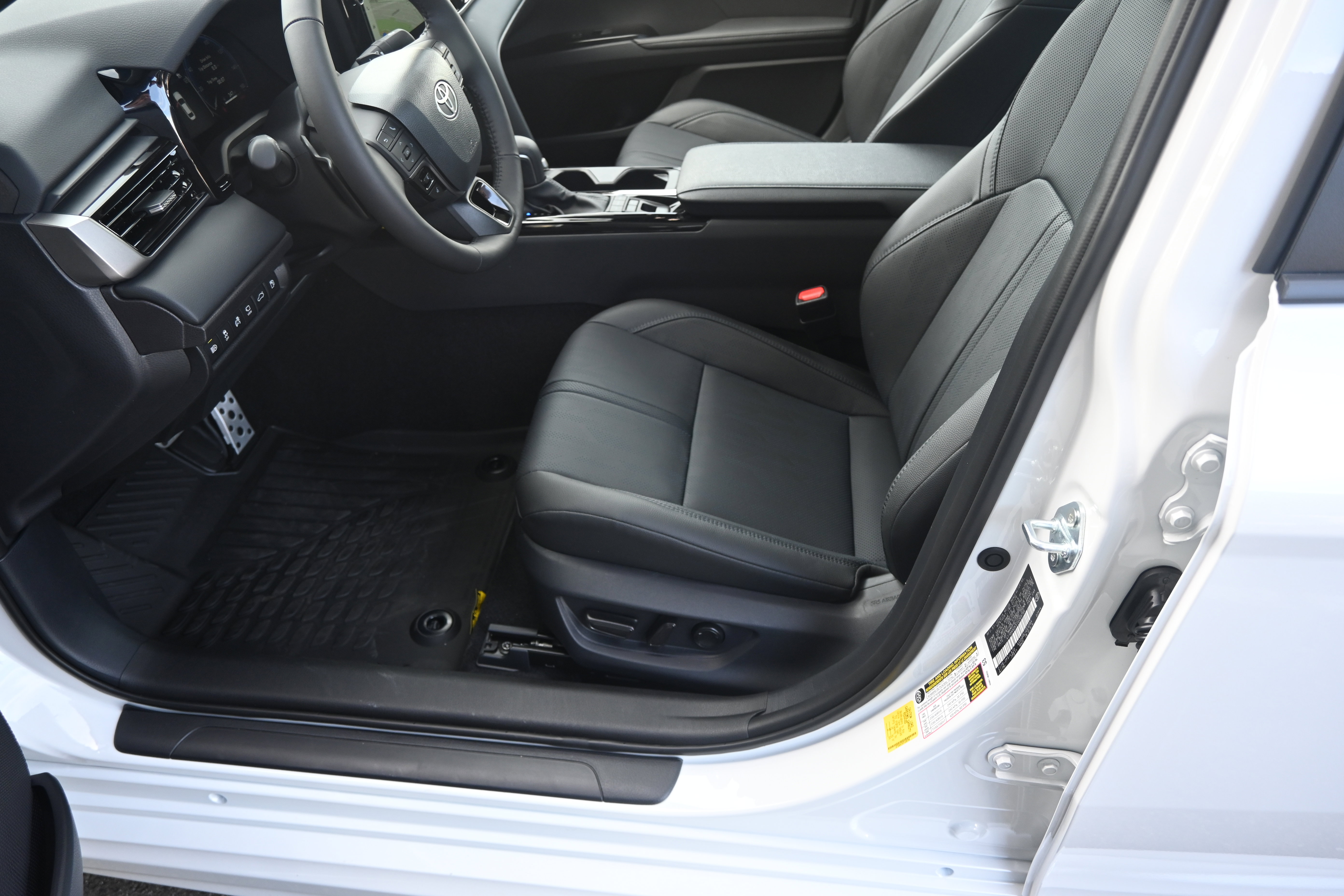 Used 2026 Toyota Camry Hybrid image 46