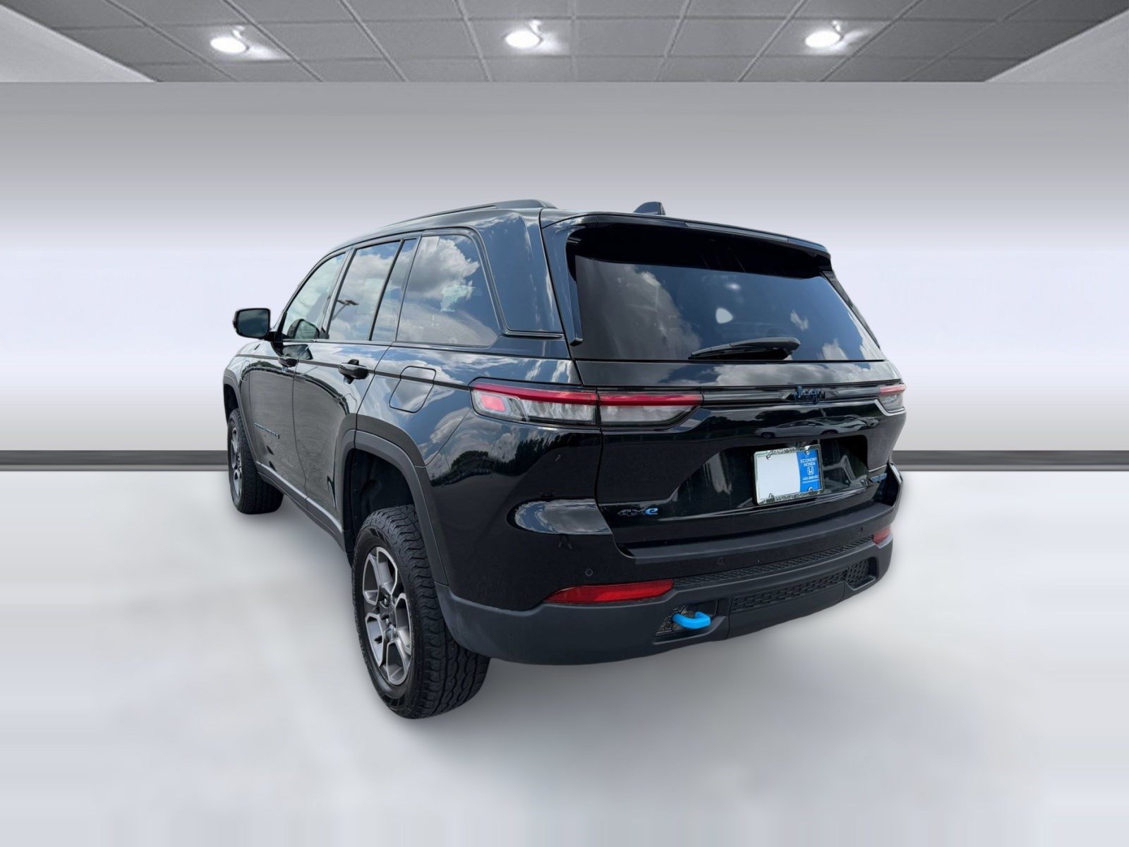 Used 2022 Jeep Grand Cherokee Trailhawk AWD/4WD image 3