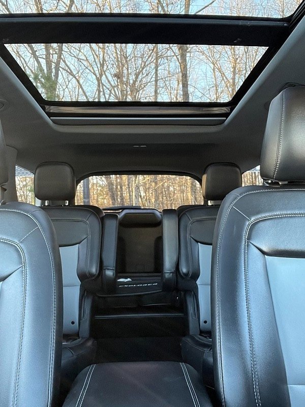Used 2022 Ford Explorer XLT w/ Equipment Group 202A image 12
