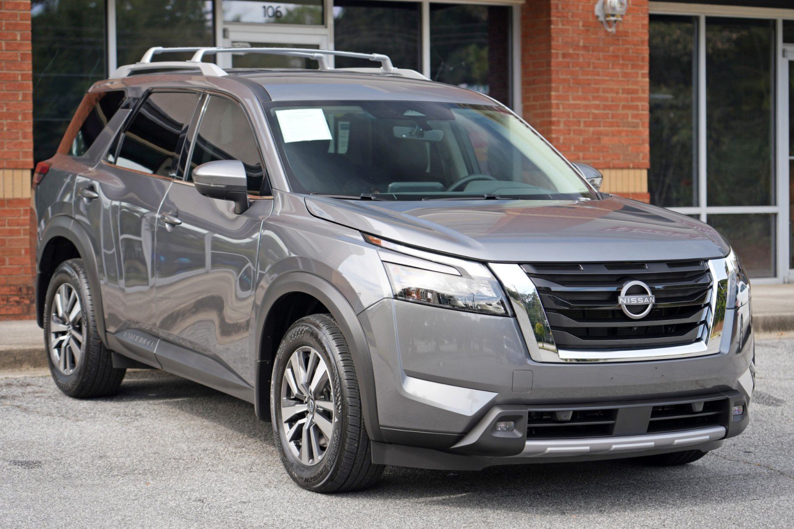 Used 2025 Nissan Pathfinder SL AWD/4WD image 51