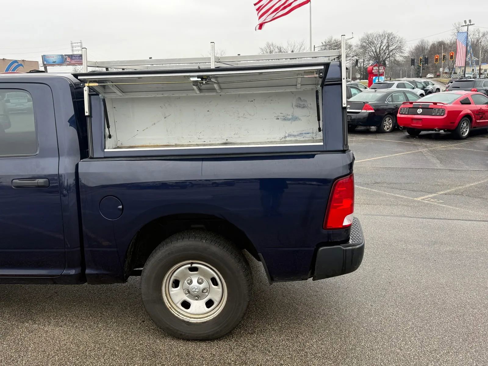 Used 2018 RAM 1500 SLT image 9