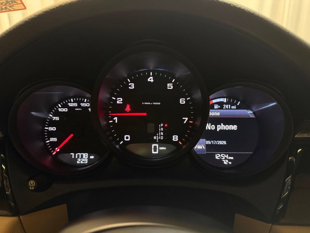 Certified 2017 Porsche Macan AWD/4WD image 9