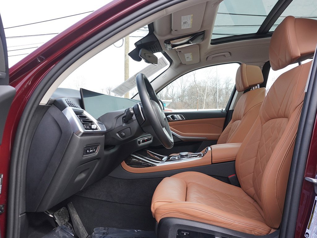 Used 2024 BMW X7 xDrive40i w/ Premium Package image 39