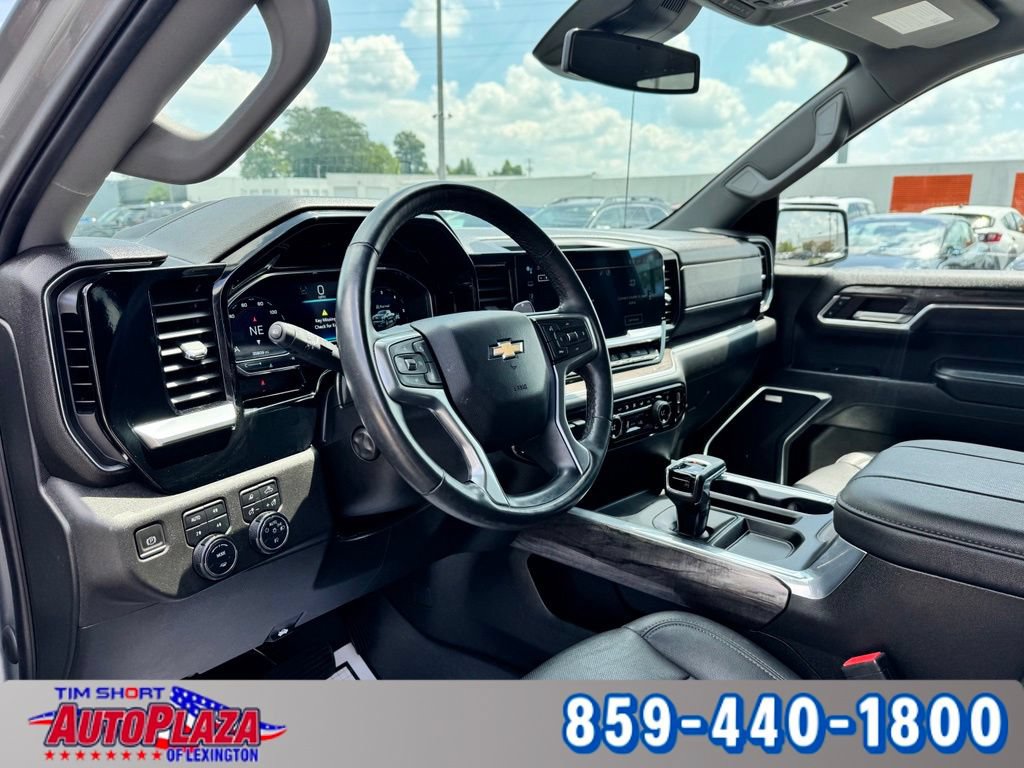 Used 2023 Chevrolet Silverado 1500 LTZ AWD/4WD image 3