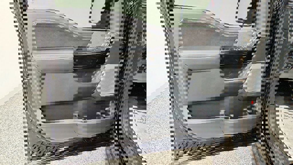 Used 2023 Ford F150 Lightning Platinum image 11