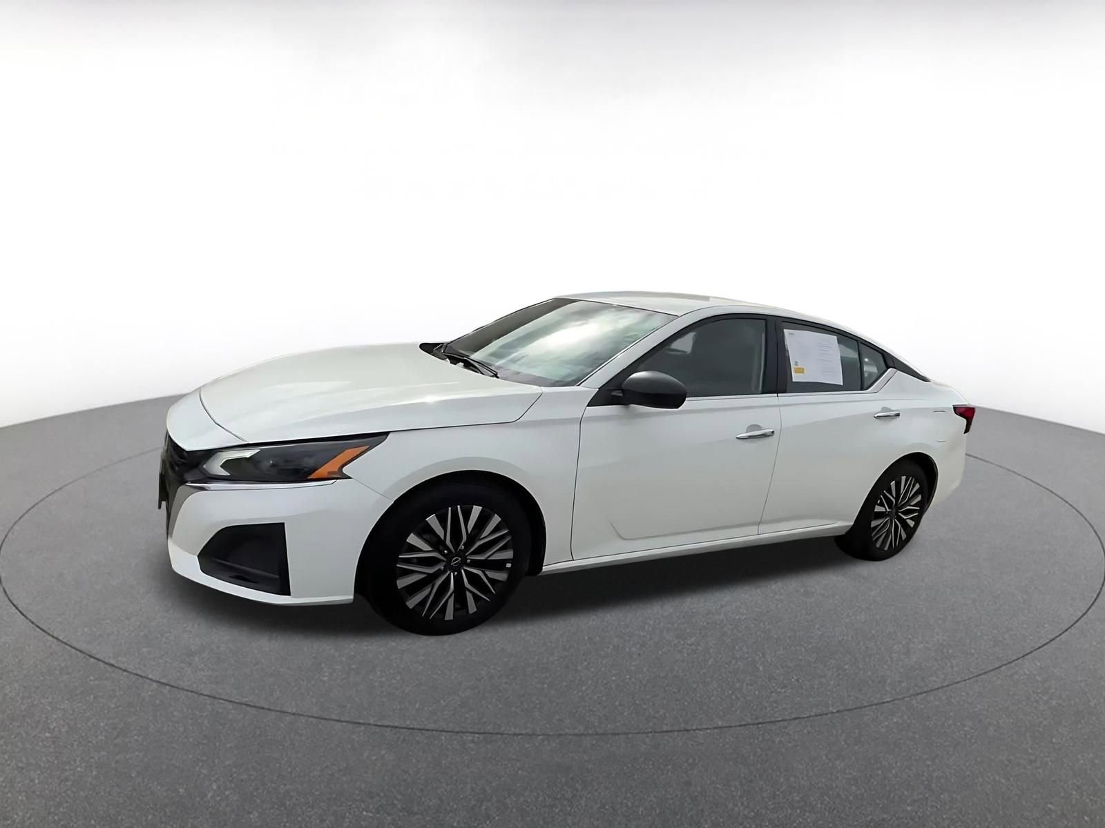 Used 2025 Nissan Altima 2.5 SV FWD image 8