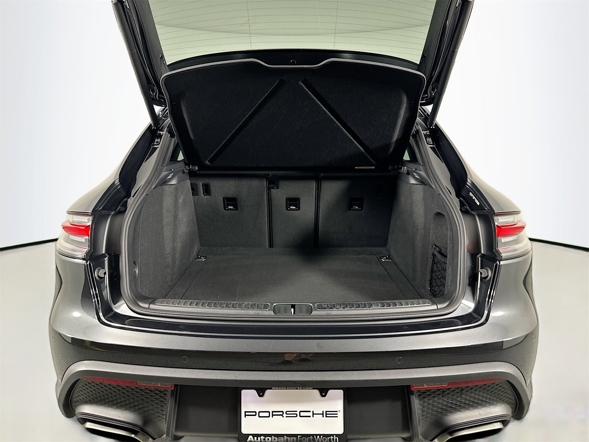 New 2026 Porsche Macan image 37