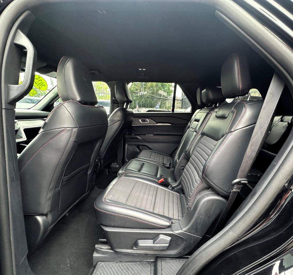 Used 2025 Ford Explorer ST-Line w/ ST-Line Street Pack AWD/4WD image 26