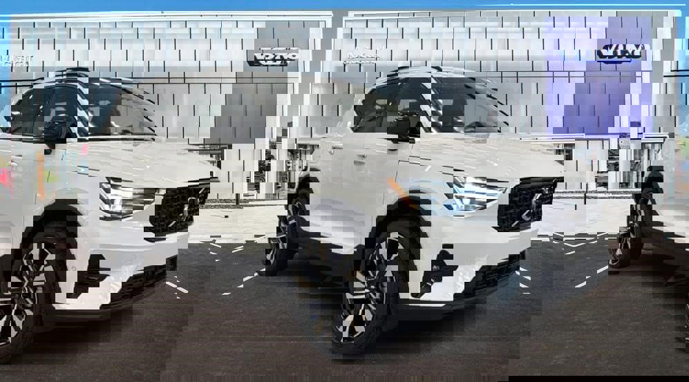 New 2026 Volvo XC40 B5 Ultra w/ Protection Package Premier