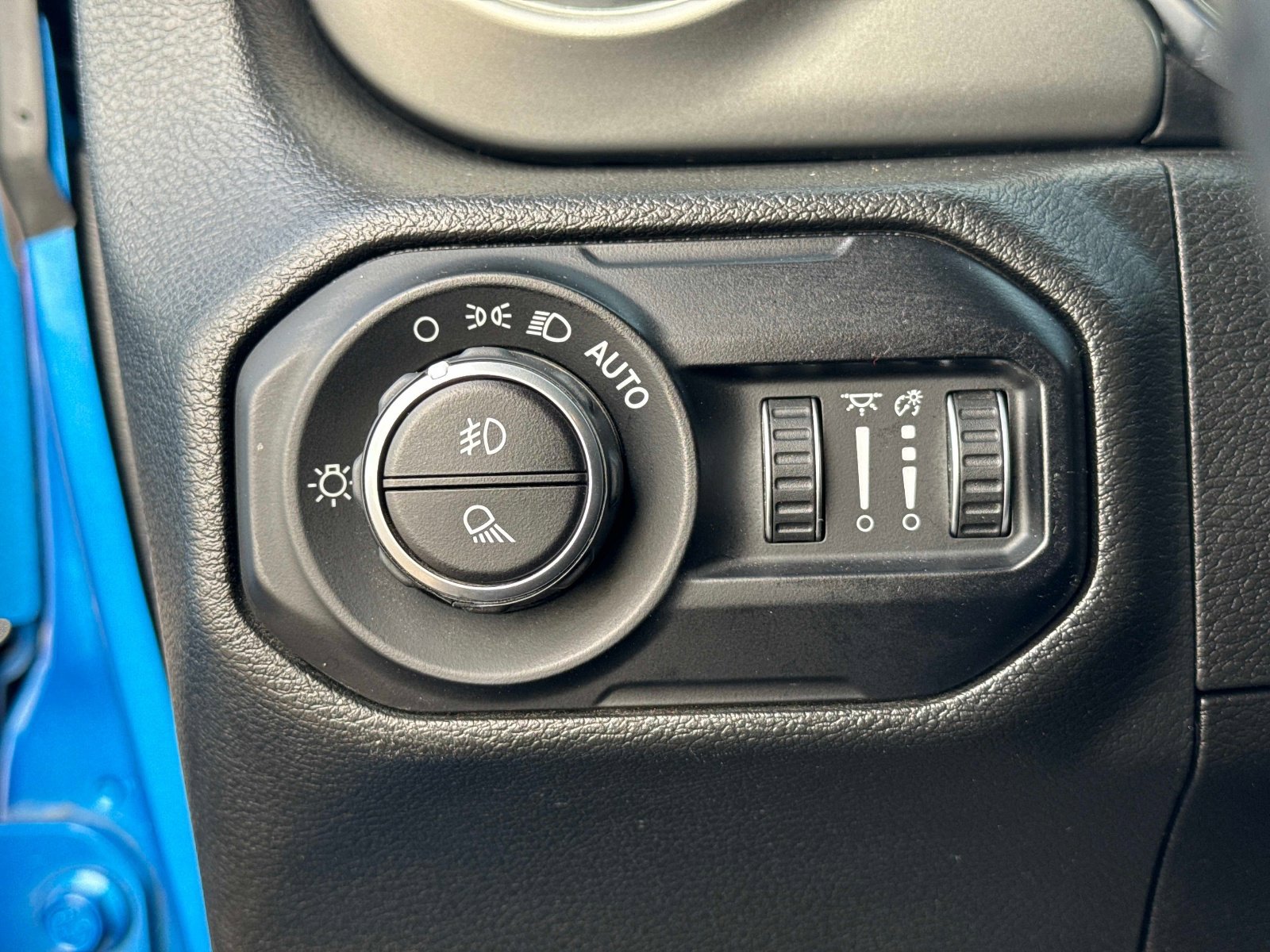 Used 2022 Jeep Gladiator Overland image 32