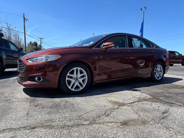 Used 2015 Ford Fusion SE FWD image 3