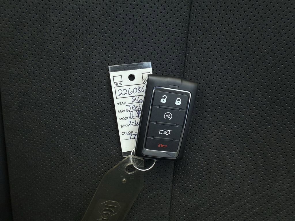 New 2025 Jeep Grand Cherokee L Altitude image 35