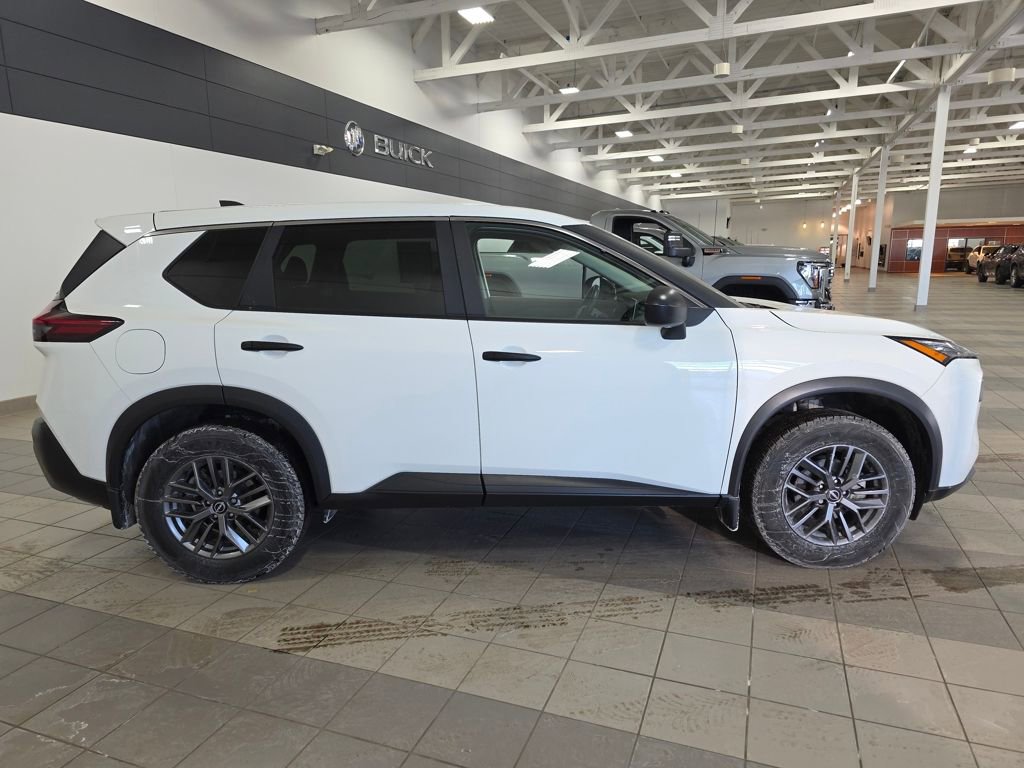 Used 2023 Nissan Rogue S AWD/4WD image 6