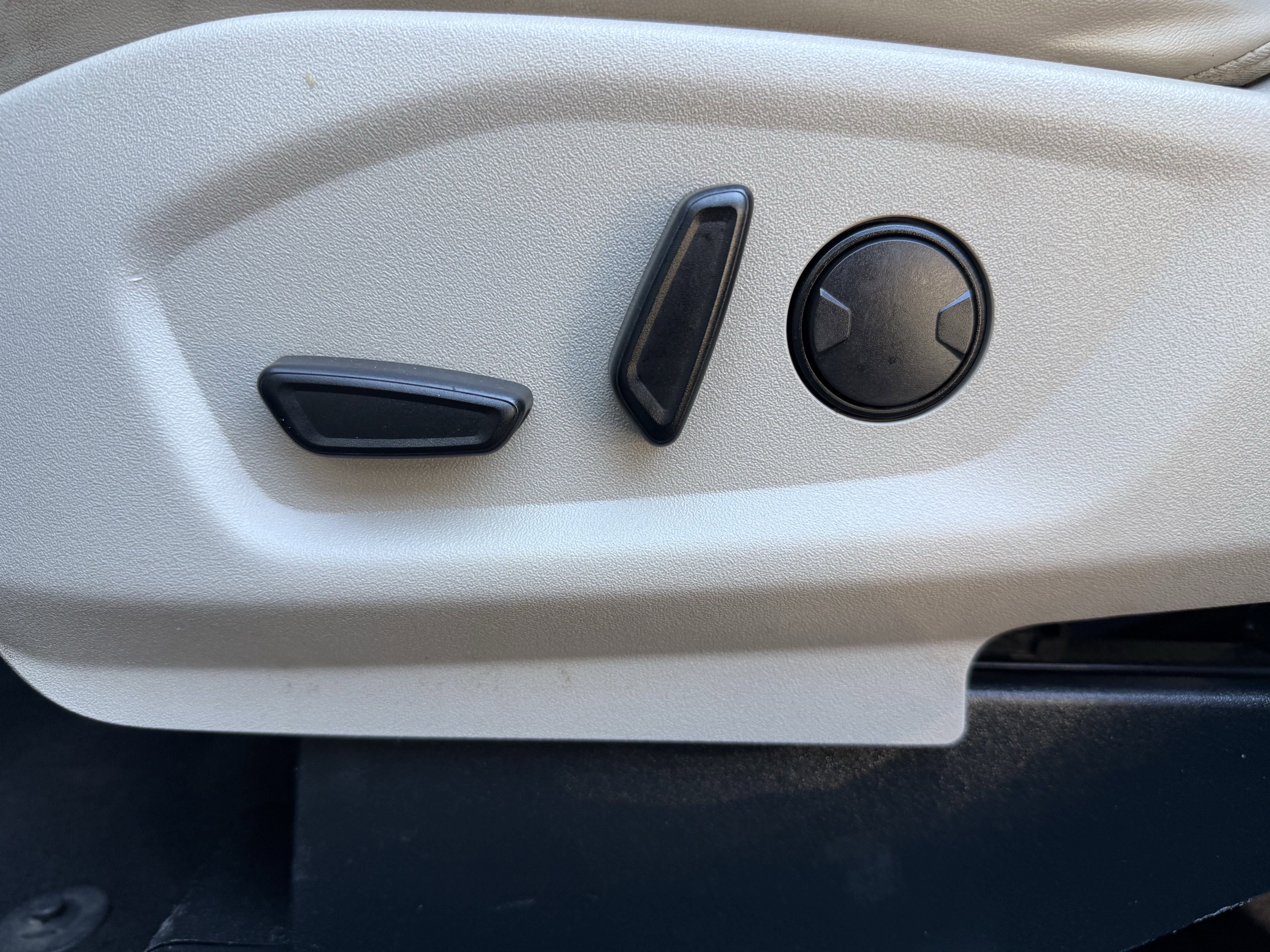 Used 2019 Ford Explorer XLT w/ Equipment Group 202A image 23