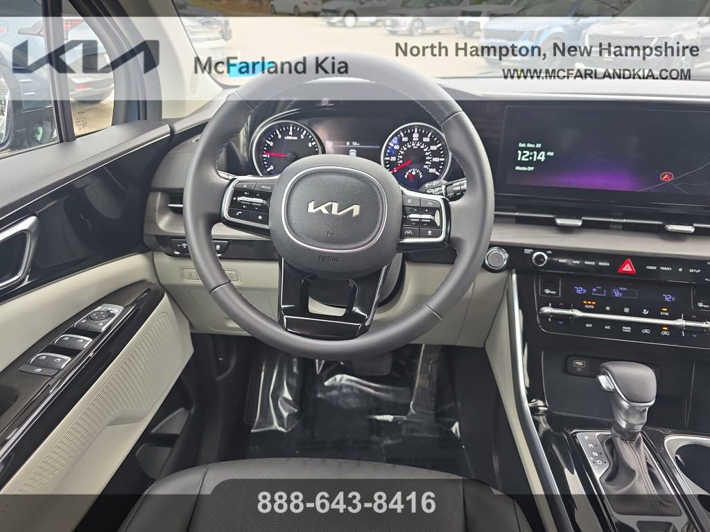 Used 2023 Kia Carnival EX image 15
