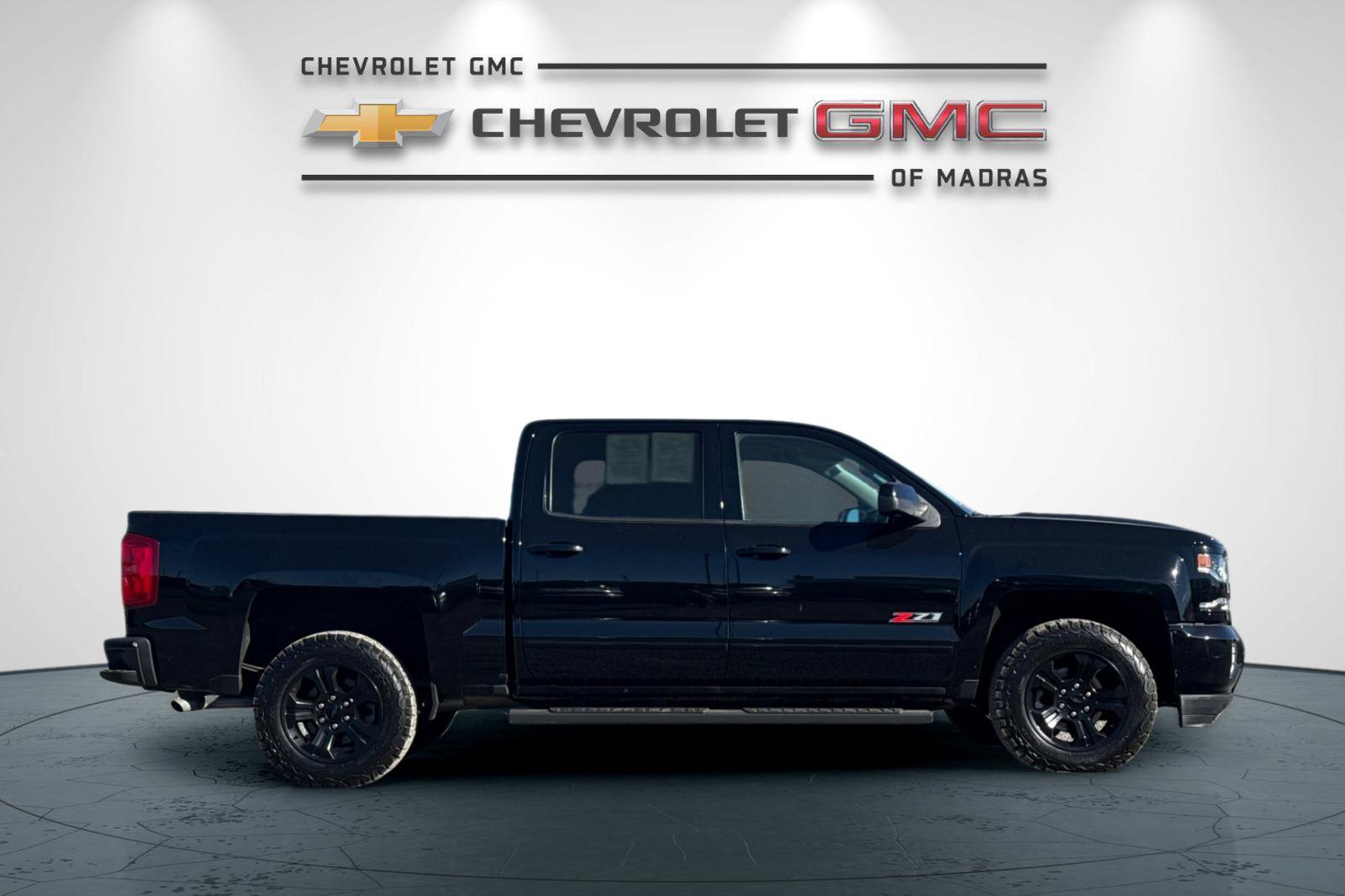 Used 2017 Chevrolet Silverado 1500 LTZ Z71 w/ Midnight Edition AWD/4WD image 2