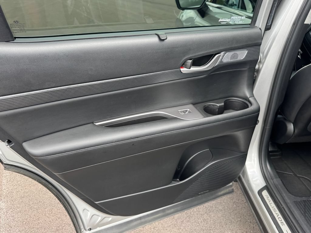 Used 2024 Hyundai Palisade Limited FWD image 19