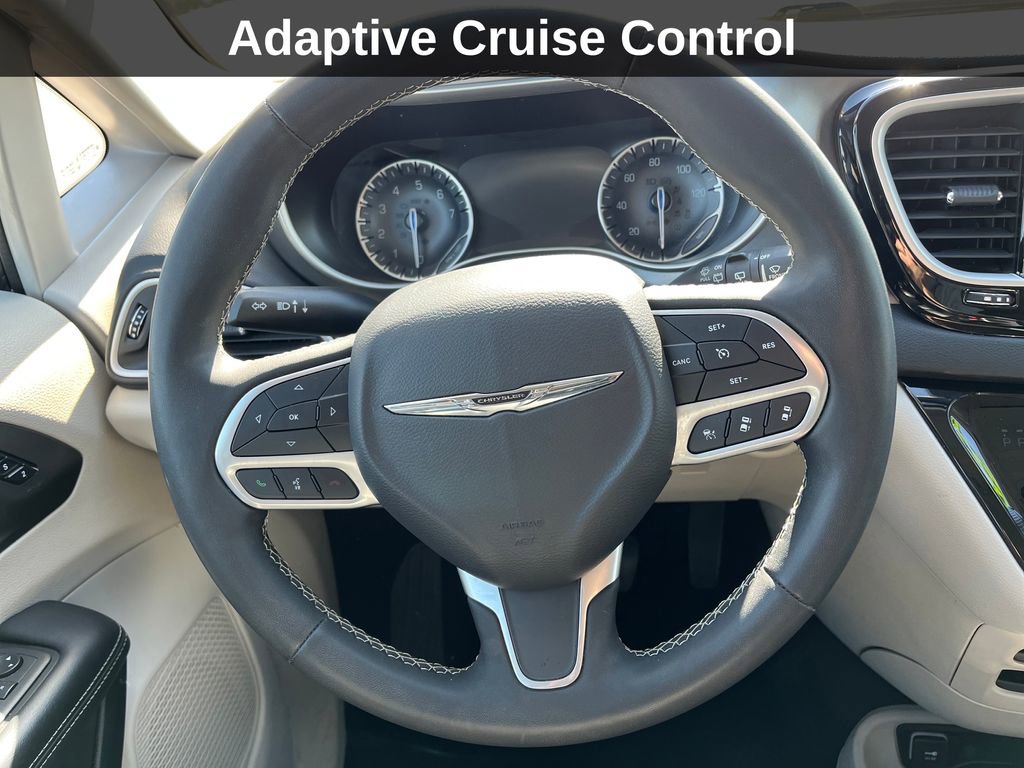 Used 2023 Chrysler Pacifica Touring-L FWD image 20