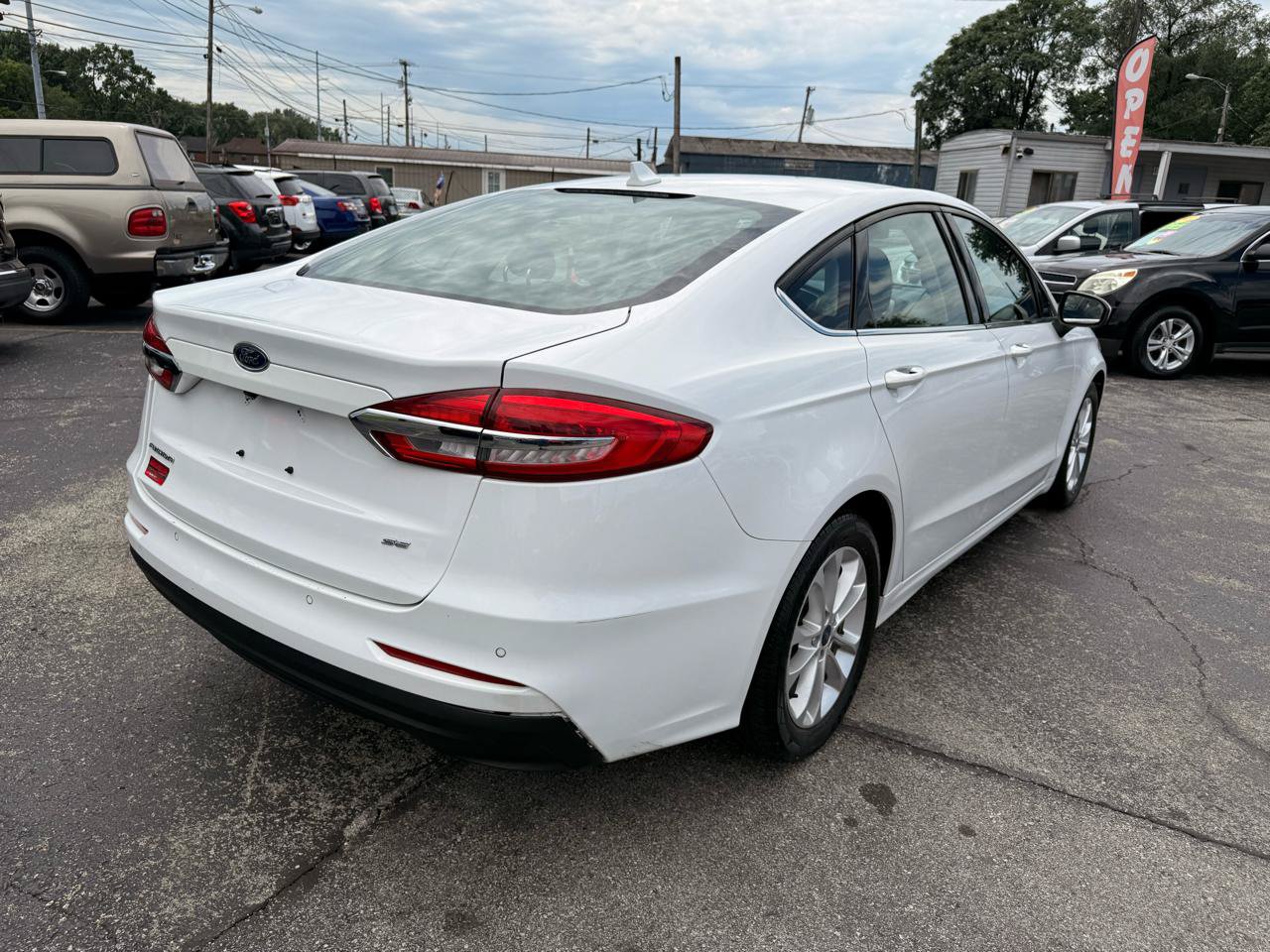 Used 2019 Ford Fusion SE FWD image 6