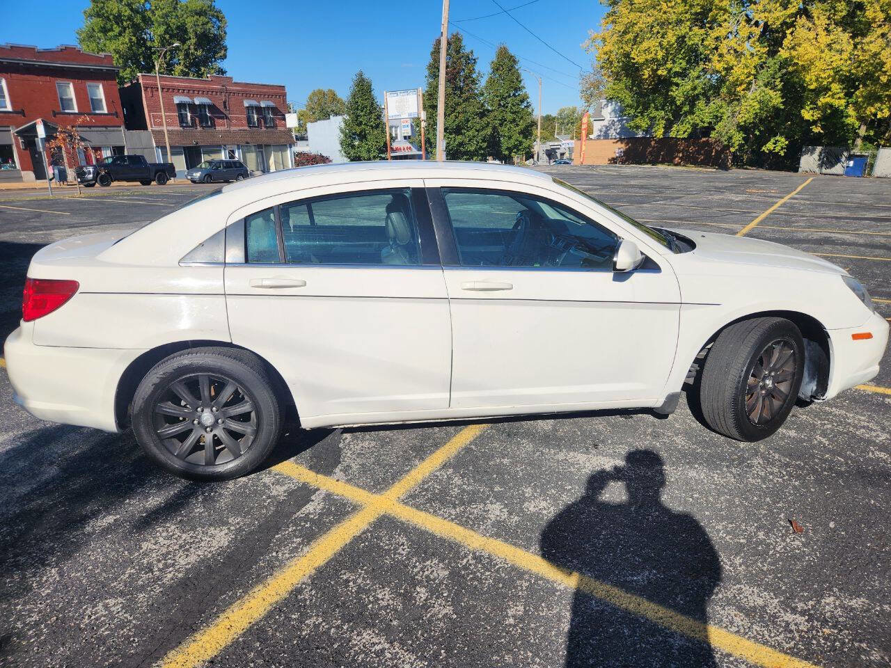 Used 2010 Chrysler Sebring Limited image 8