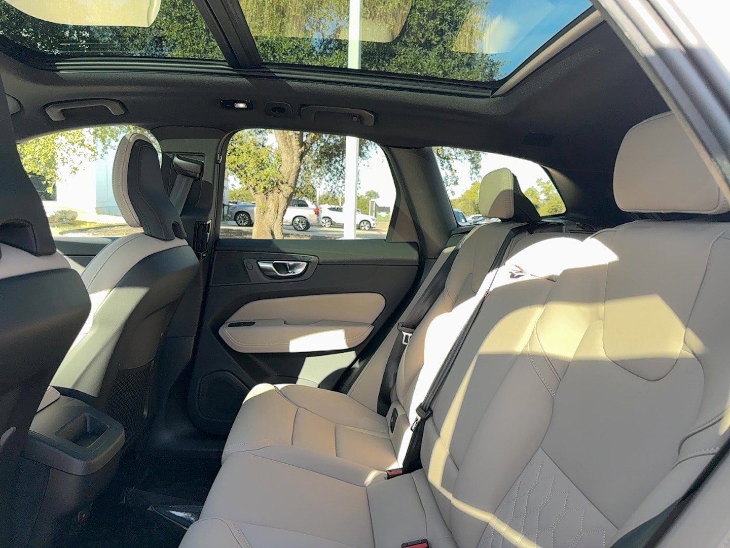 New 2026 Volvo XC60 B5 Core AWD/4WD image 16