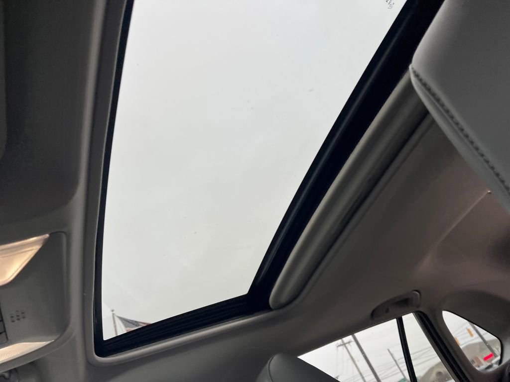 Used 2022 Toyota RAV4 XLE Premium image 21