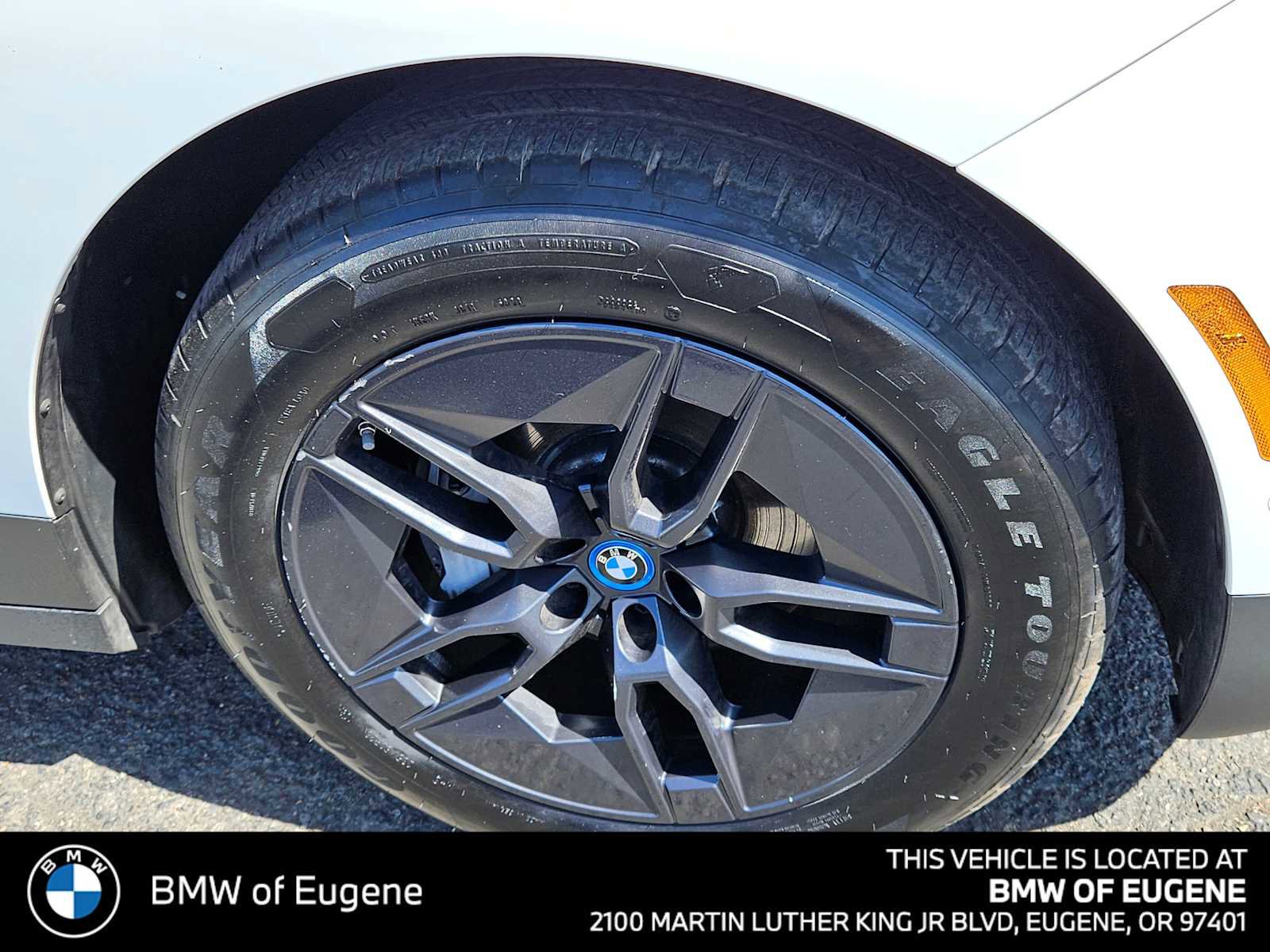 Used 2025 BMW iX xDrive50 image 9