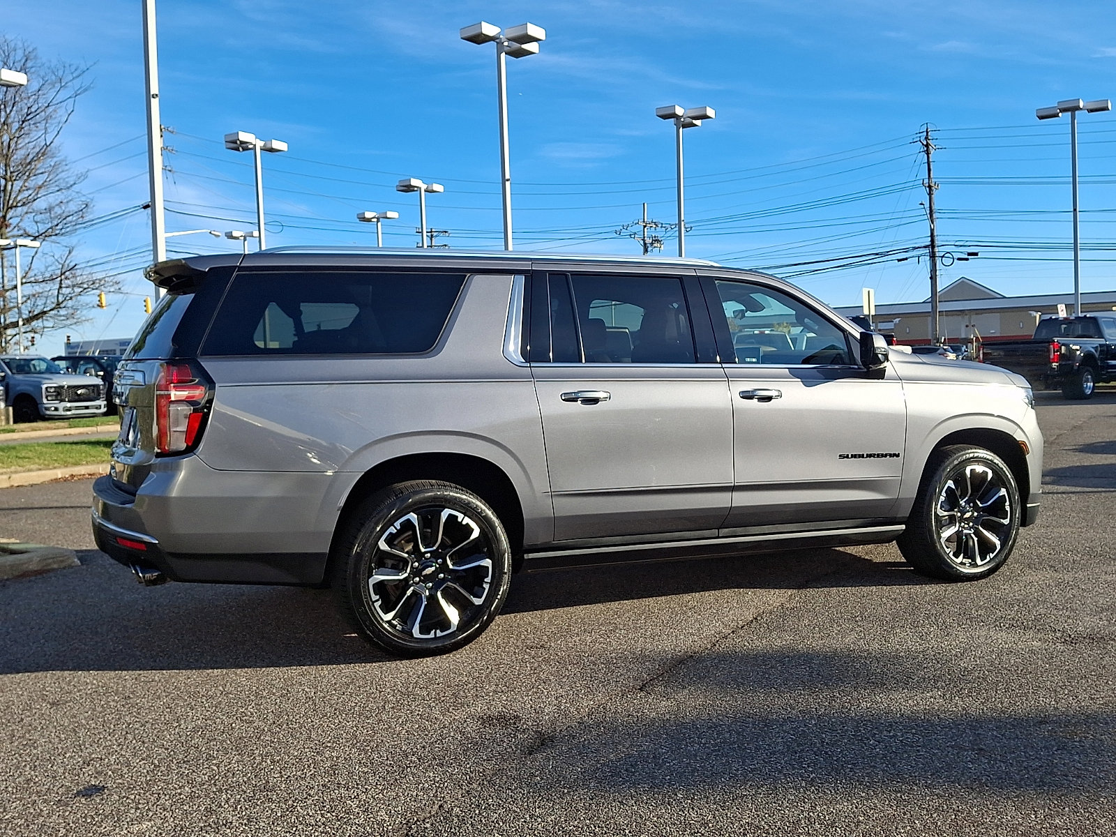 Used 2021 Chevrolet Suburban High Country image 11