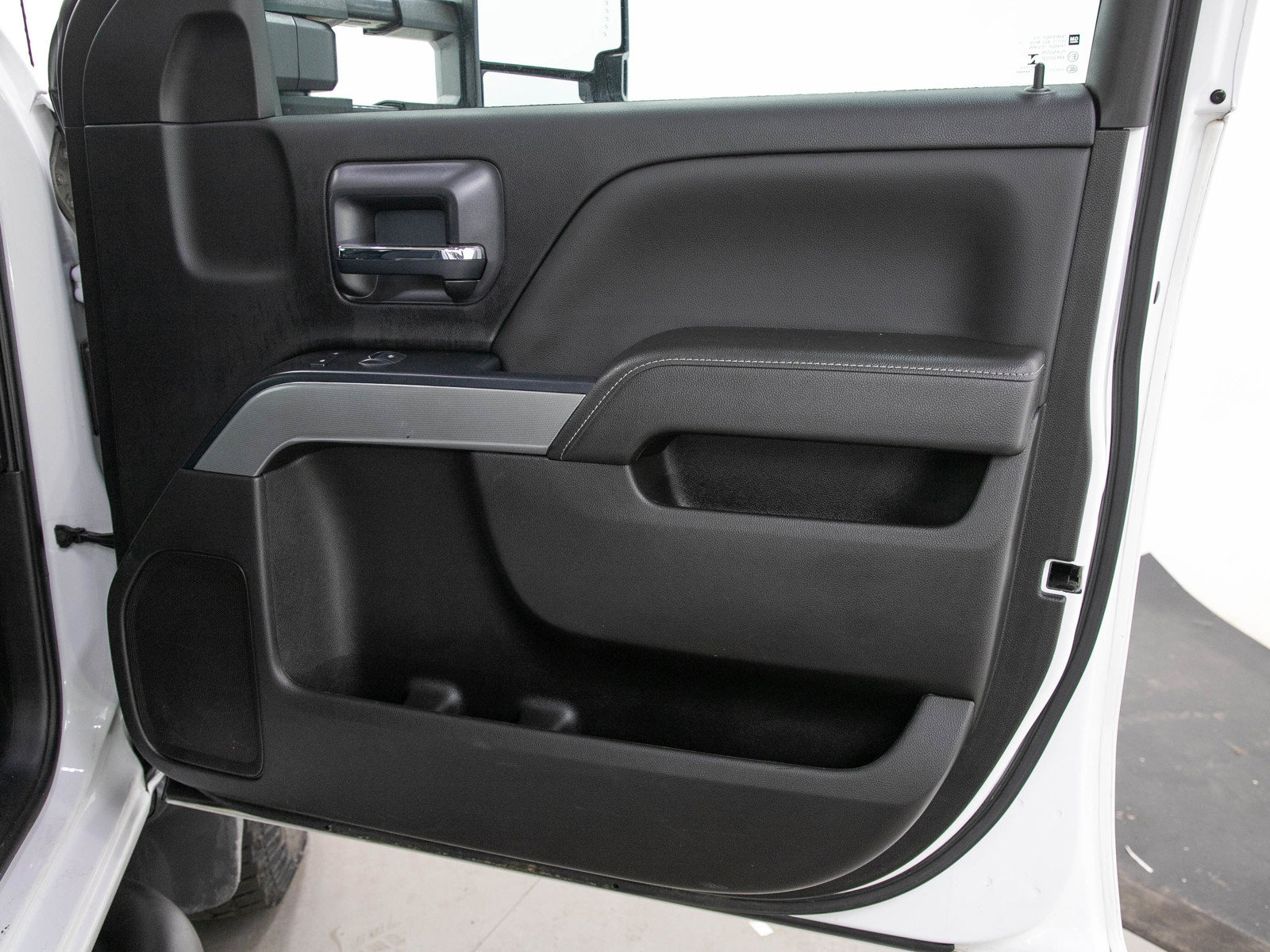 Used 2018 Chevrolet Silverado 3500 LT w/ LT Convenience Package AWD/4WD image 9
